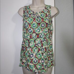 Floral green top 🍃💐